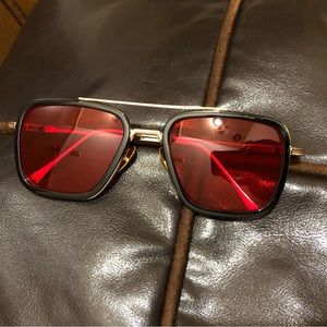 Sunglasses like Tony Shark